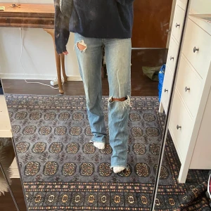 Zara jeans - Säljer dessa jeans dom är använda få antal gånger, säljer då dom är för långa för mig! 