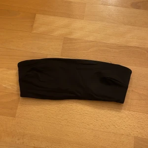 Bikini topp - Säljer då den är för tajt, använd max 3 gånger och den är bra skick. Säg till om fler bilder behövs 💖