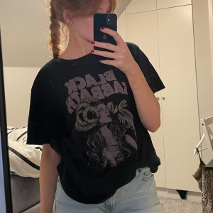Black Sabbath tröja  - Bandtröja från Black Sabbath i mycket bra skick🩶 Storlek L