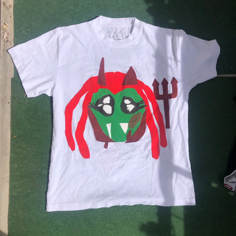 Tisha från cactus plant flea market och playboi carti från 2021 i puff print. Helt fläckfri och print är i bra skick. T-shirts.