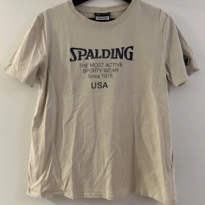 T-shirt - T-shirt från Zara. Knappt använd 