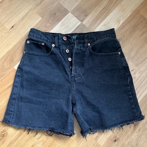 Jeansshorts - Jeansshorts använda fåtalet gånger.