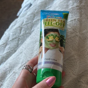 Ansiktsmask - Peel off ansiktsmask från 7th heaven. Ungefär hälften kvar av flaskan!