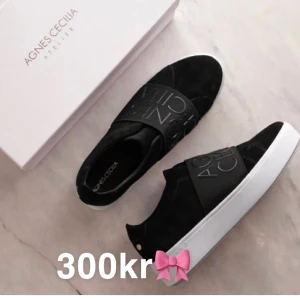 Agnes Cecilia - Så snygga Agnes Cecilia mocka skor. 💓💓 Köpta här på Plick men var tyvärr för stora för mig ! Endast testade fåtal gånger ! Original pris: 800kr