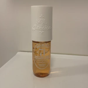 body mist ! - TRYCK EJ PÅ KÖP NU body mist från sol de janeiro, nr 71. väldigt söt doft, sparsamt använd. köptes för 249kr men säljer för 150kr+frakt