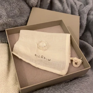 Ring pilgrim - Finaste ringen från pilgrim😍Säljer då jag endast använder guldsmycken!! Nypris 349kr💘
