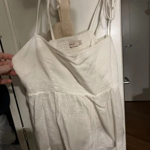 Topp - En söt topp från Nelly som tyvärr inte passa mig! Väldigt fin och skulle passa till studenten 