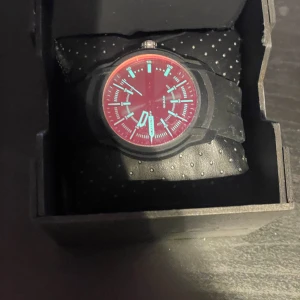 DIESEL DZ-1819 - Klocka är i bra skick aldrig används, säljs för 1000