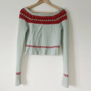 Tröja - Y2K Hollister. Aldrig använd. Barnstorlek L, passar vuxna XS/S. Använd gärna KÖP NU om du vill köpa.