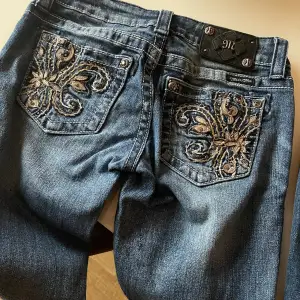 Säljer nu av mina Miss me jeans stl 25 då dem har blivit för små för mig,  ingen bootcut