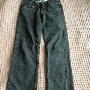 Lågmidjade Junkyard jeans - Super fina junyard jeans som ej går åt användning längre, köpte dom på rea förra året. Skriv för fler bilder vid intresse 💗💗