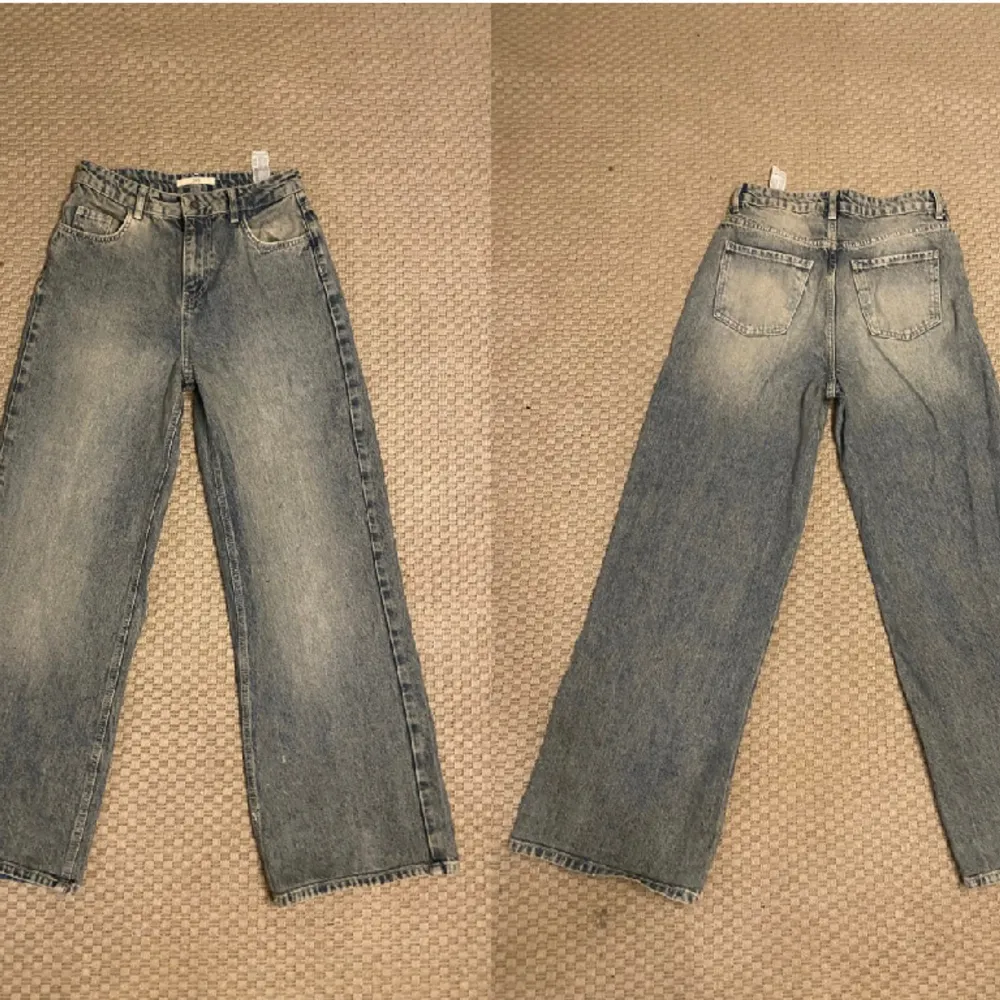 Jätte fina lågmidjade Jeans från ASOS  stradivarius med superfint wash. I storlek 34/24/6. köpta för 500kr men säljer för 300kr. Var inte rädd att kontakta för mått och mer information. . Jeans & Byxor.
