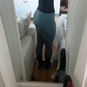 Relode thights  - Säljer mina relode thights som är i Prime scrunch kollektionen. Endast använda 5 gånger (ny skick) 🌺Nypris 699kr