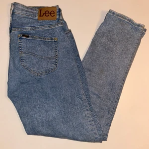Lee jeans  - Helt nya  Storlek: 14-15 år Loose fit