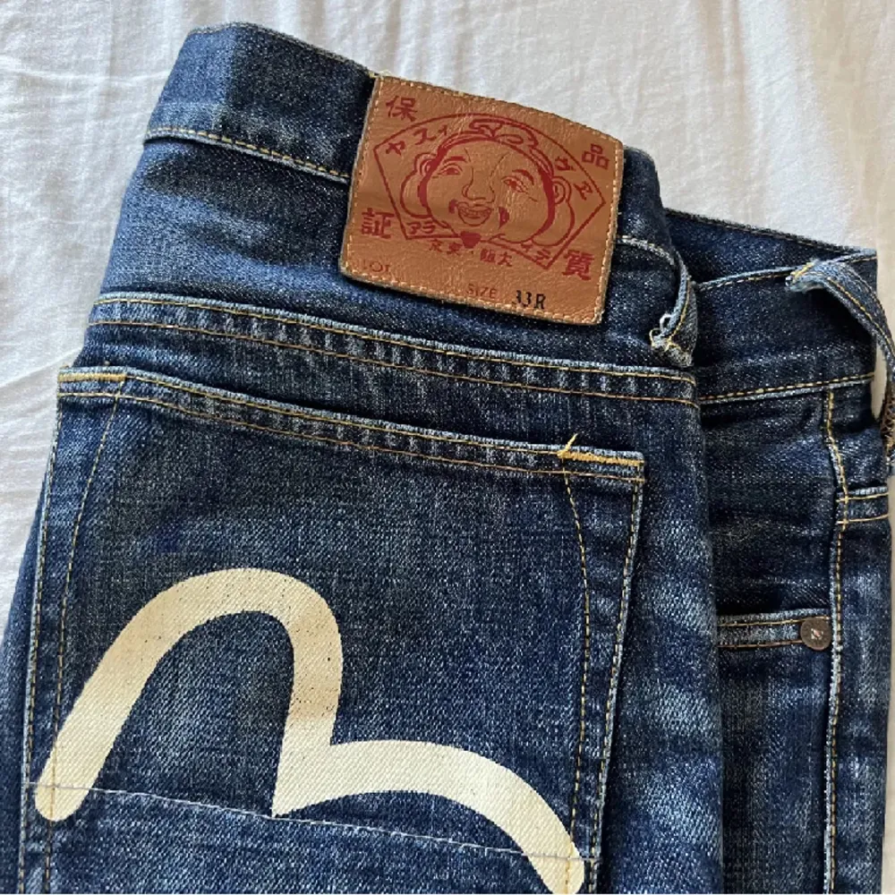 Asfeta Evisu jeans i mycket bra skick 🧌Be gärna om mer bilder eller info 🧚‍♂️. Jeans & Byxor.