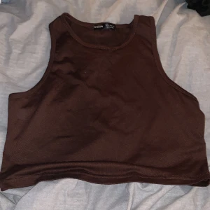 Topp  - Säljer detta linne för jag aldrig använt de 