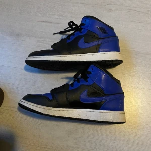 Air Jordan 1 Mid Royal Blue - Fint skick, sparsamt anväda Ingen låda, inget kvitto 