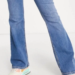 Bootcut jeans - Superfina bootcut jeans som är sparsamt använda då jag köpte de i en storlek för stor. 
