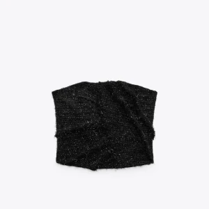 Zara topp  - Säljer denna zara topp som endast kommit till användning 1 gång! Passar så bra nu till ny år😍