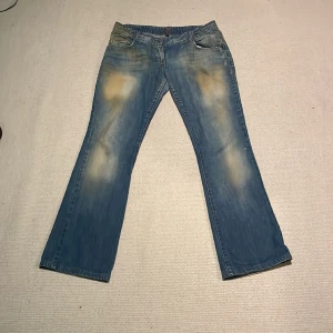 Y2K Jeans  - Jättefina jeans från bik bok! Jag säljer eftersom att de inte passade mig som jag ville. köpta second hand 