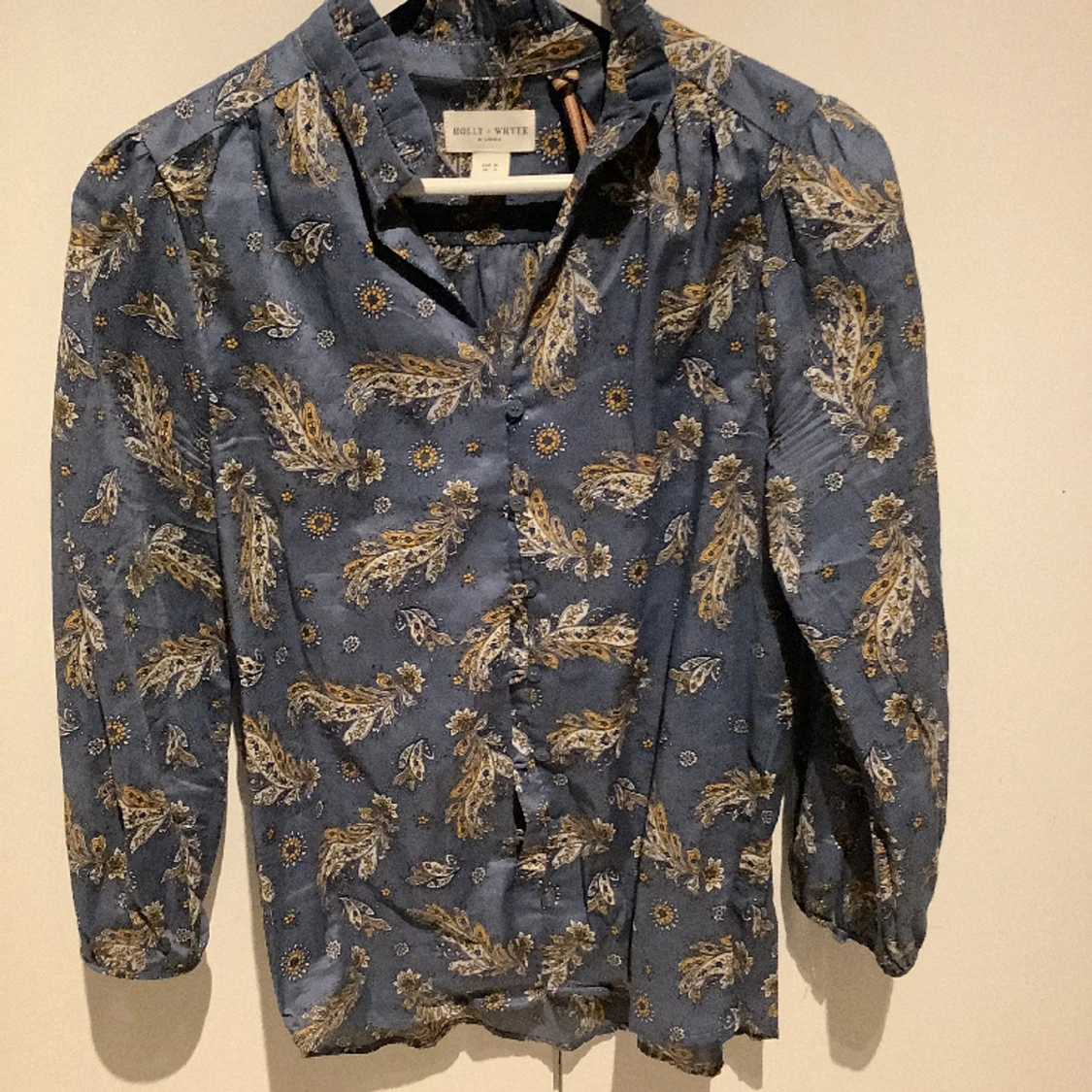 Ny blus. Köpte fel storlek 