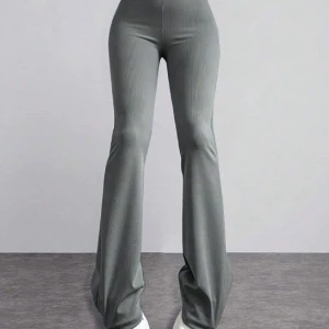 Utsvängda leggings  - Super fina med super najs material! Skulle även passa M utmärkt, oanvända. Nypris 119kr