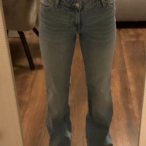 Jenas - Nästan helt nya gjorde ett snabb köp på monki. Jätte fina men tycker dem sitter lite tajt på mig på vissa ställen så dem har tyvärr inte kommit till användning. Så hoppas att dem kan komma till bättre användning hos någon annan