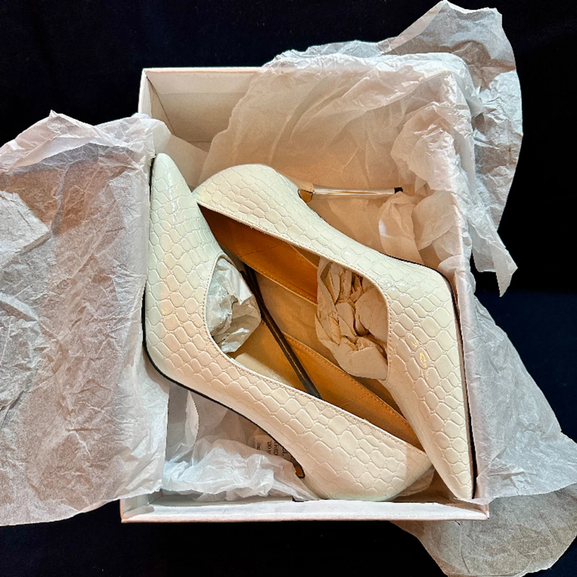 Vita pumps med silverklack, Morgan. Storlek 38 - 90