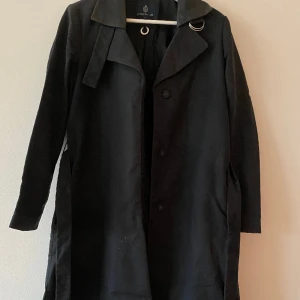 Svart kappa - Svart kappa från MQ. 110 cm i längd