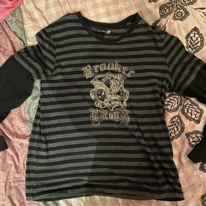 Affliction type long sleeve - Baggy Affliction liknande tröja Skriv dm för frågor och lägg gärna pris suggestions:)