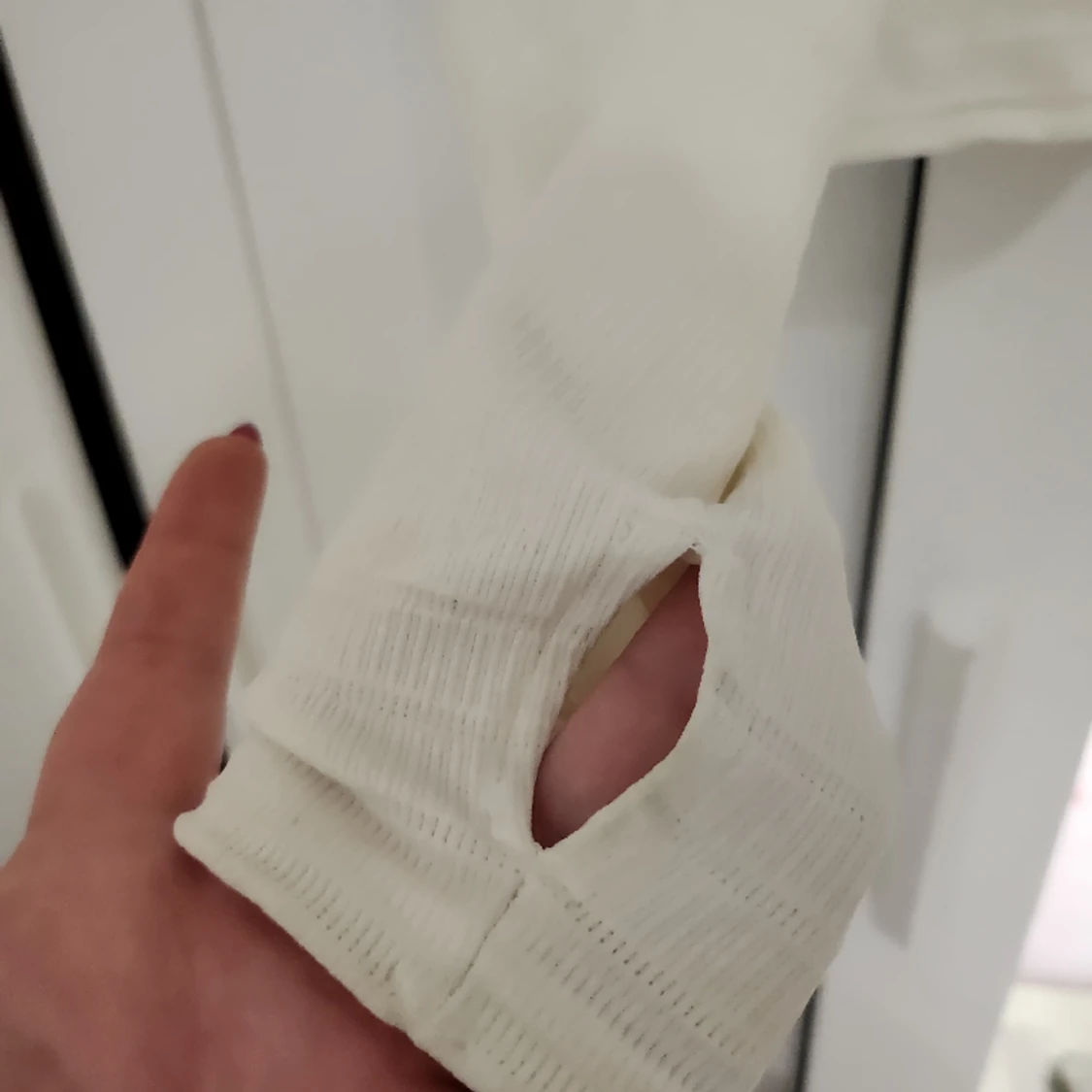 Vit cropped tight träningströja i stl M/L - 90