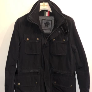 Fortezza Field Jacket -  priset är inte spikat med tanke på att det inte är säsong för jacka, skriv vid funderingar