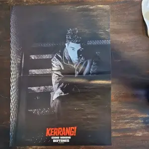 Dubbelsidad kerrang poster i storlek A3. Med Chino Moreno från Deftones, och Richie Sambora från bon jovi