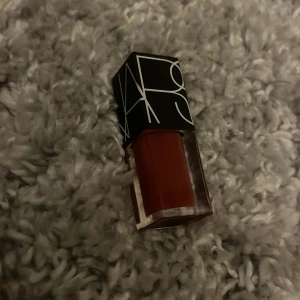 Nars läppstift  - Lägg bud ! 