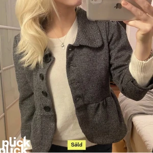 Trekvarts jacka  - Säljer denna jätte snygga trekvarts jackan/koftan. (Lånade bilder) ❤️
