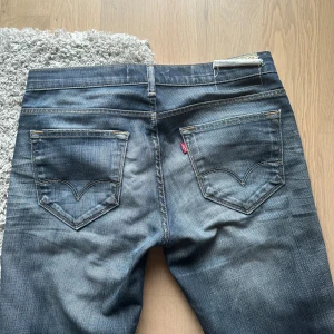Levis 519  - Fint skick inga hål eller fläckar  Storlek = 32w 34l 