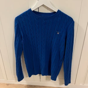 Gant tröja - Tjena! Säljer denna gant tröja i storlek S! Väldigt fint skick, 9/10! Tvekan inte o höra av dig för fler frågor/bilder!