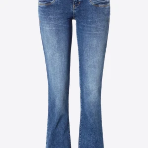 Ltb valerie jeans - Köpte för 799 kr och är helt slutsålda på hemsidan. Säljer för de är för små, nyskick. Lågmidjade och bootcut.💕