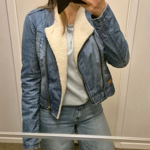 Jeans jacka Only - Super fin jacka. Bra skick . Storlek 36.