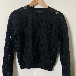 Jättefin tröja! - Säljer min fina tröja från Reserved i storlek xs. Den är knappt använd alltså i väldigt fint skick!  +frakt💗