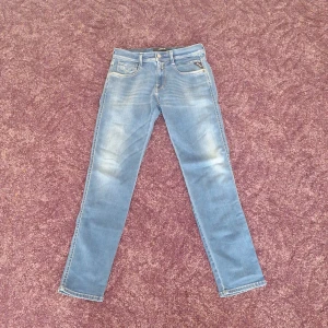 Replay hyperflex jeans - Helt ny Replay hyperflex jeans är inte andvänd och är lite tight.