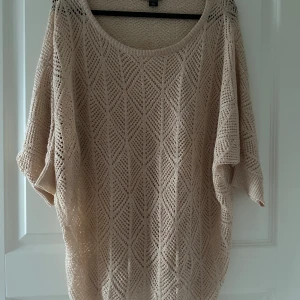 Glittrig tunika  - Jättefin glittrig tunika/tröja från New Yorker.  Mycket bra skick 