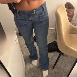 Lågmidjade jeans, använd 2/3 gånger, (165cm)💝💝