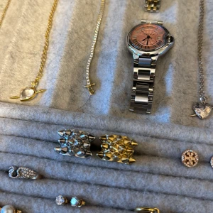 Edblad nit ring - Säljer båda mina nitringar i storleken 17,5(M) ny pris per styck är 400kr💕Säljer styckvis för 199kr, man kan köpa båda för 299kr🙌