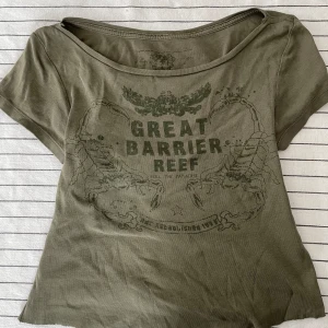 Crop-Top - Köptes secondhand orginellt ! Jätte bra skick, jag har klippt av den på mitten då den var för lång