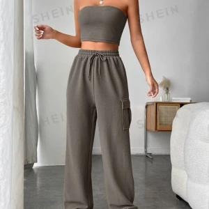 Två del outfit  - Helt ny jätte fin i stick använd 1 gång, båda för 250