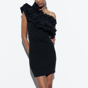 Zara klänning - Aldrig använd, lappen e kvar