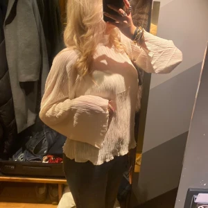 Vit blus!  - Vit blus från H&M😍😍
