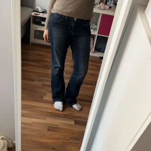 Stickad tröja  - Storlek S.  Bra skick. Original pris på 150kr  Villig att diskutera pris