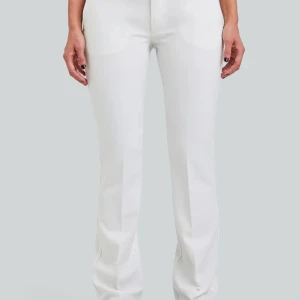 VERA KOSTYMBYXA MED LÅG MIDJA - Lågmidjande kostymbyxor med slits, str 36 petit. Använt dem minst 2 ggr. Vill Helst bli av med dem, pris kan diskuteras!